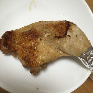 ☆フライパンで焼く☆塩麹漬け骨付き鶏もも肉焼き☆